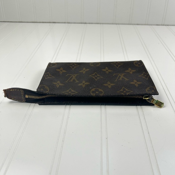 Louis Vuitton Vintage Monogram 
Canvas Toiletry Pouch 17 Cosmetic Bag - Picture 9 of 16